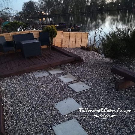 Meridian Tattershall Lakes Escape - Lakeside Lodge Caravan With A Fishing Peg Luxury Hot Tub Extérieur photo