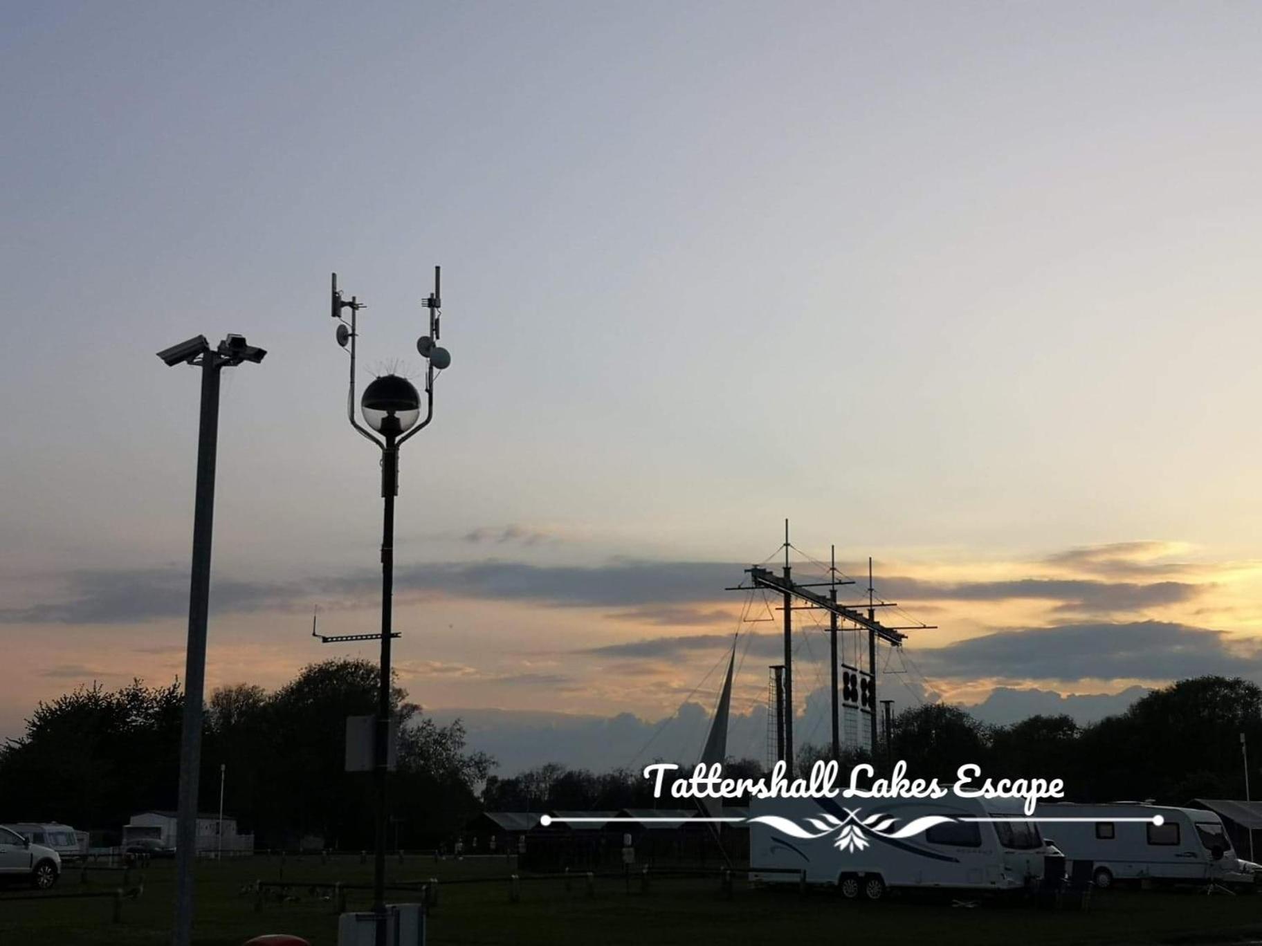 Meridian Tattershall Lakes Escape - Lakeside Lodge Caravan With A Fishing Peg Luxury Hot Tub Extérieur photo