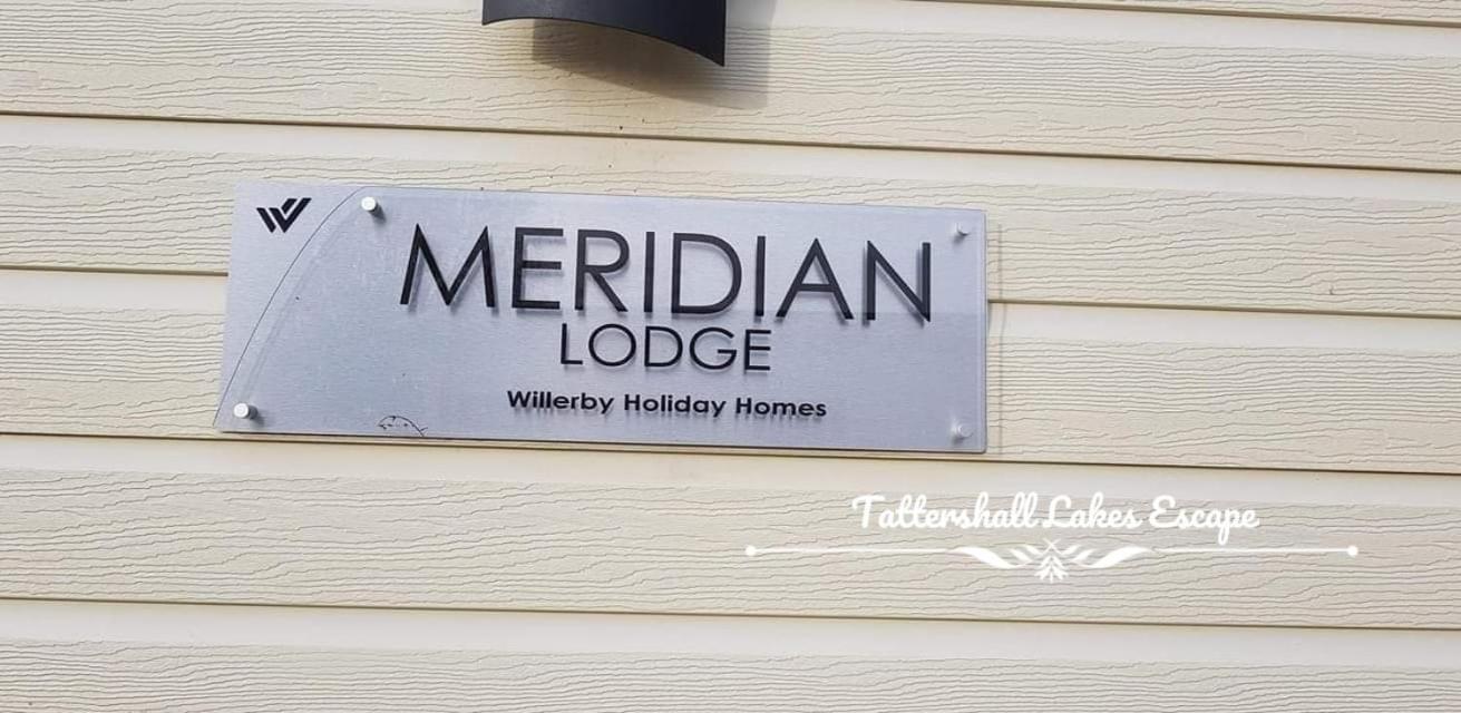 Meridian Tattershall Lakes Escape - Lakeside Lodge Caravan With A Fishing Peg Luxury Hot Tub Extérieur photo