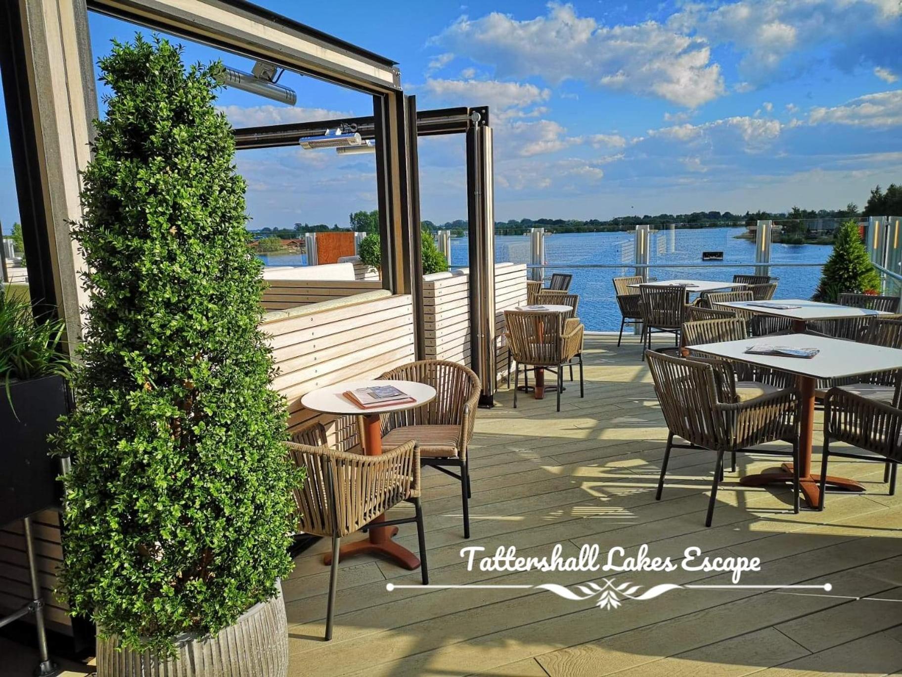 Meridian Tattershall Lakes Escape - Lakeside Lodge Caravan With A Fishing Peg Luxury Hot Tub Extérieur photo