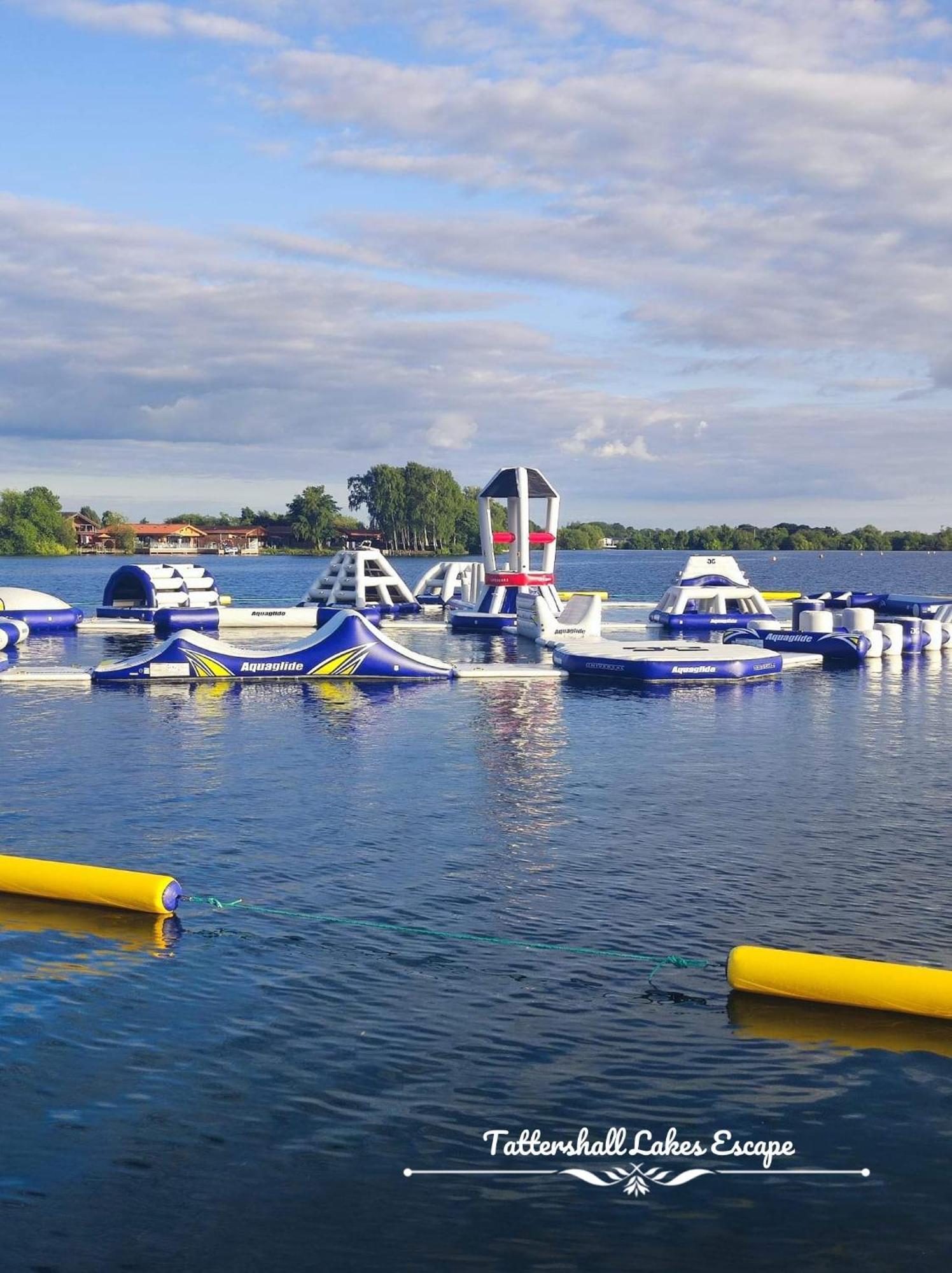 Meridian Tattershall Lakes Escape - Lakeside Lodge Caravan With A Fishing Peg Luxury Hot Tub Extérieur photo