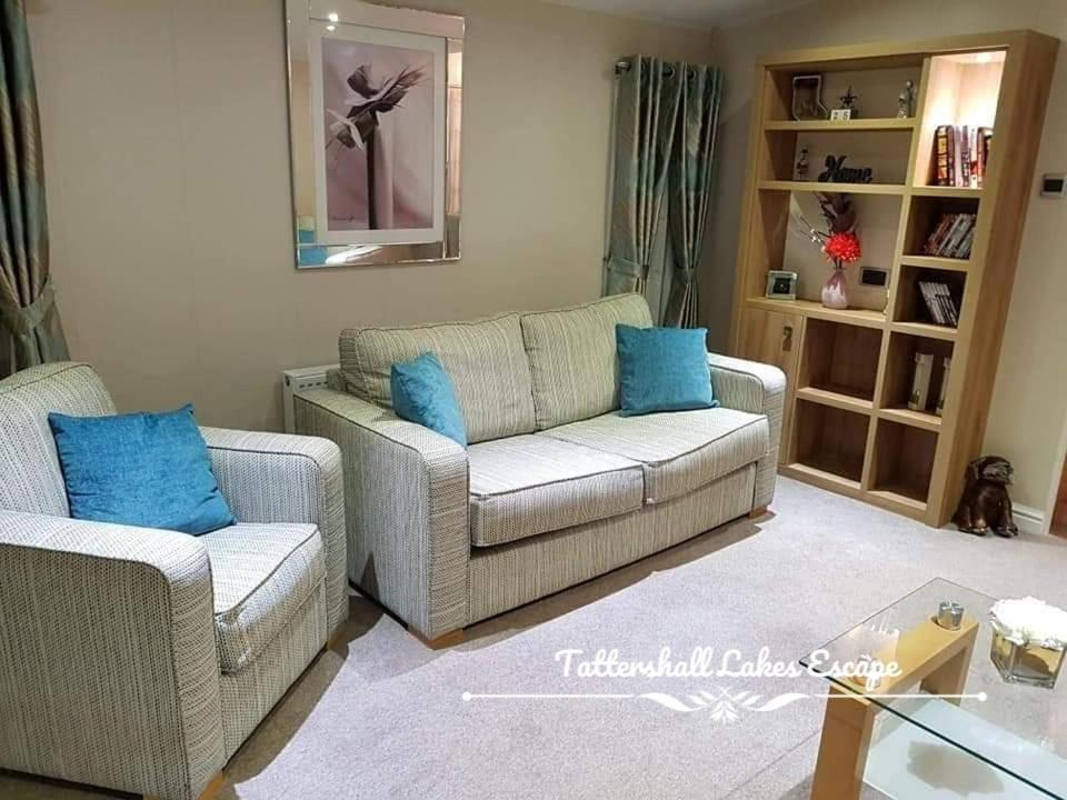 Meridian Tattershall Lakes Escape - Lakeside Lodge Caravan With A Fishing Peg Luxury Hot Tub Extérieur photo