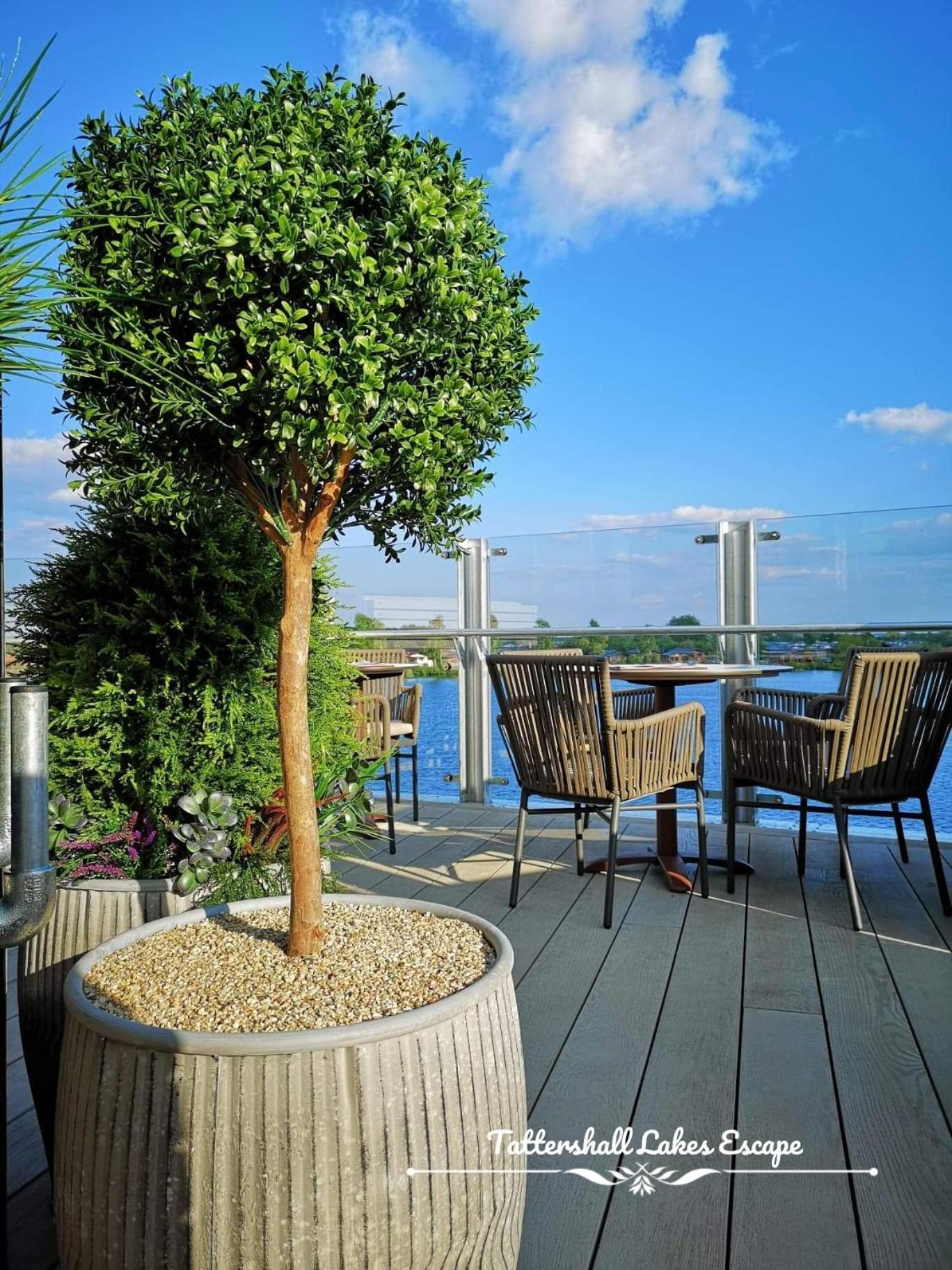 Meridian Tattershall Lakes Escape - Lakeside Lodge Caravan With A Fishing Peg Luxury Hot Tub Extérieur photo