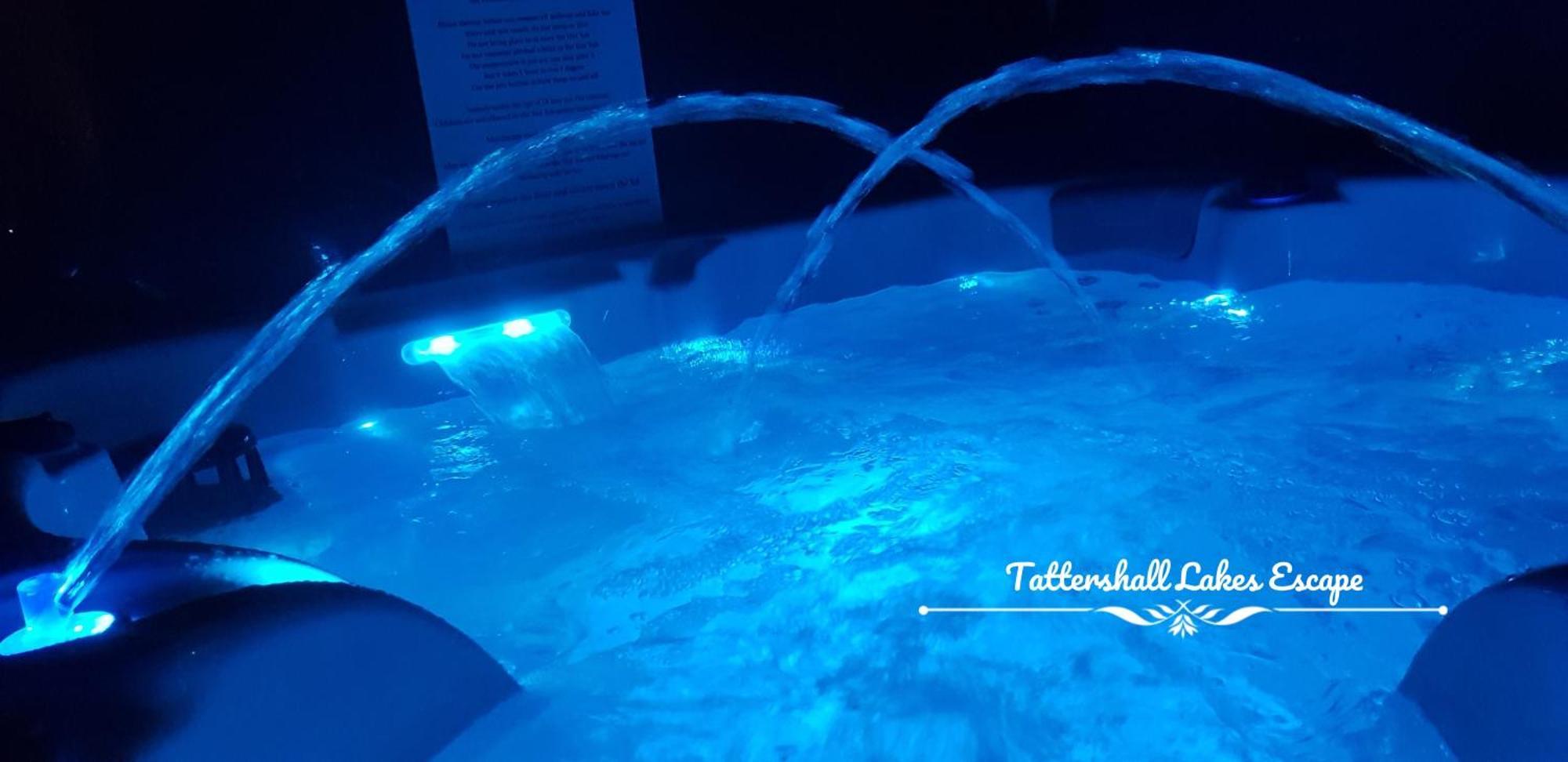 Meridian Tattershall Lakes Escape - Lakeside Lodge Caravan With A Fishing Peg Luxury Hot Tub Extérieur photo