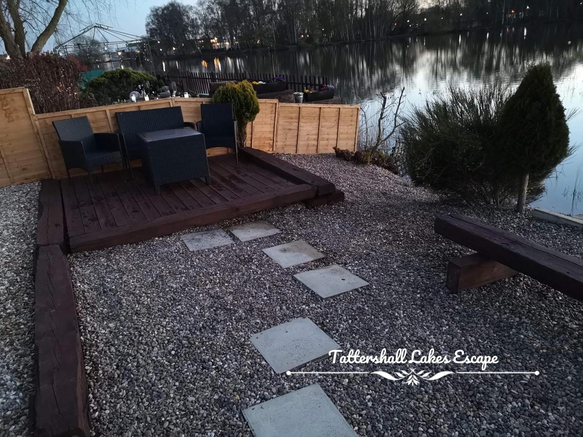 Meridian Tattershall Lakes Escape - Lakeside Lodge Caravan With A Fishing Peg Luxury Hot Tub Extérieur photo